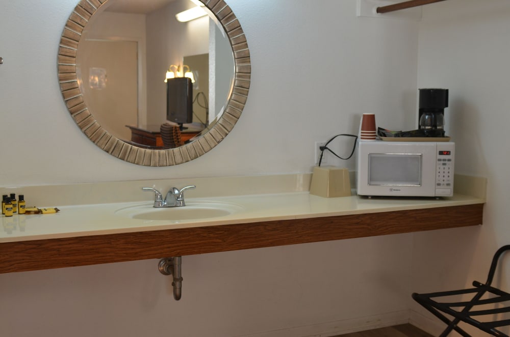 The Oak Motel - photo 25