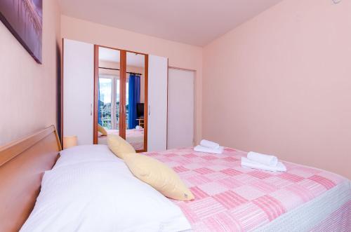 Apartments & Room Lino