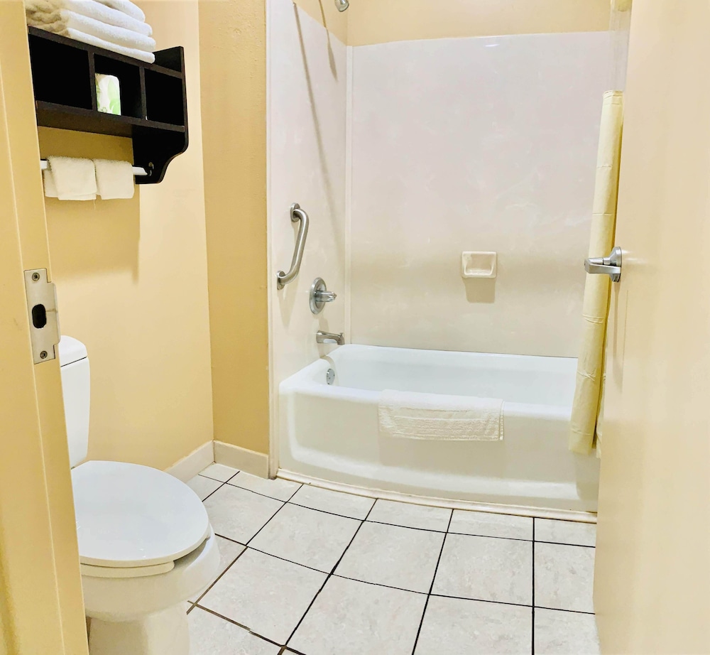 Weston Inn & Suites - photo 30