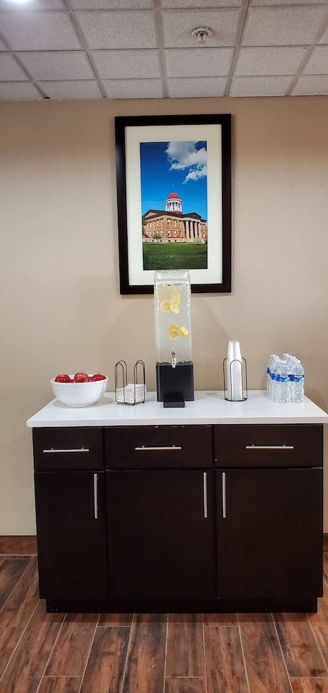 Comfort Inn & Suites Decatur Forsyth - photo 2