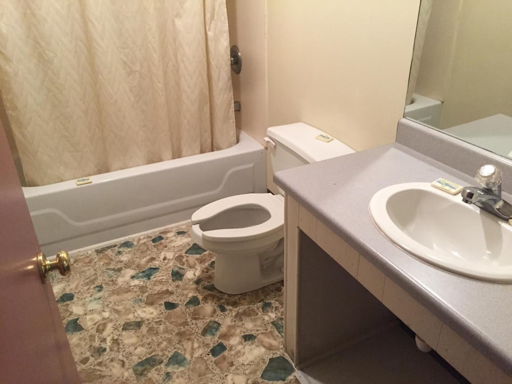 Daniel Boone Motor Inn - photo 11