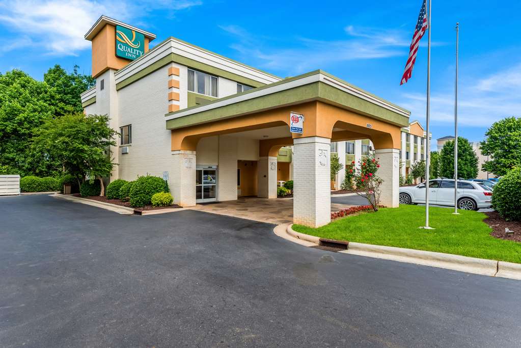 Quality Inn Huntersville near Lake Norman - photo 2