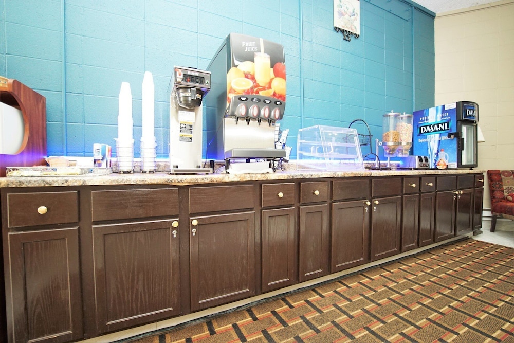 Faribault Hometown Inn & Suites - photo 21