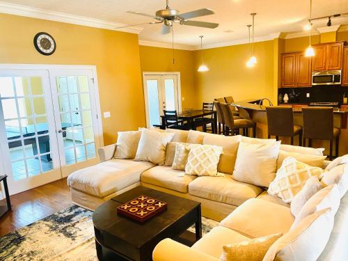 Newly renovated modern spacious & quiet location — 4-Star Luxury Hotel in Callaway, United States