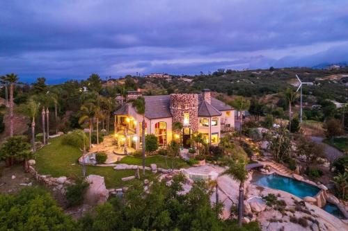 Secluded Boulder Groves Resort Getaway — hotel in Ramona