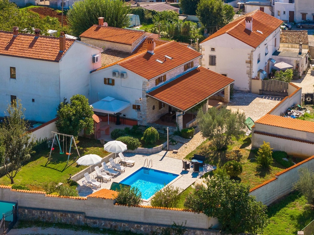 Holiday Home in egoti i with Private Pool — 4-Star Luxury Hotel in Marcana, Croatia