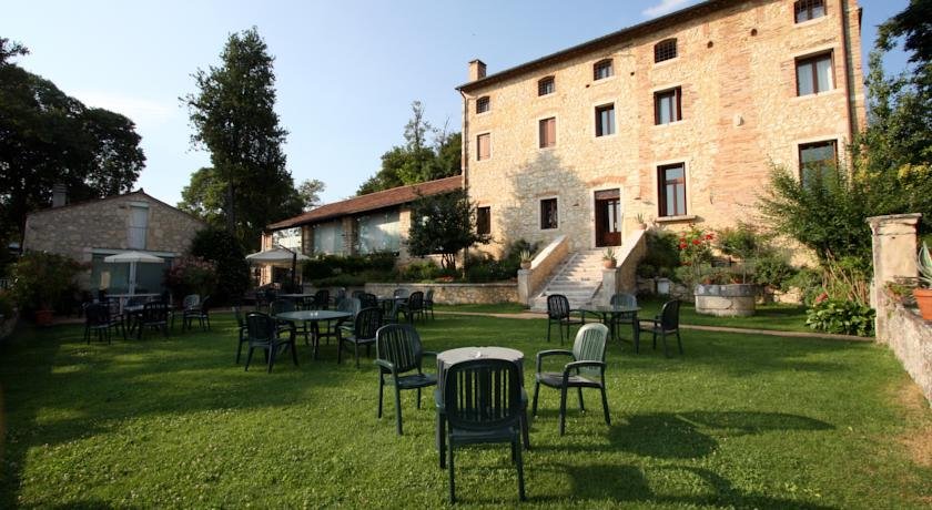 Agriturismo Le Vescovane — 4-Star Luxury Hotel in Longare, Italy