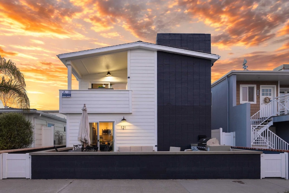 Steps From the Sand boardwalk Outdoor Dining Parking and Patio in Newport in Newport Beach, United States