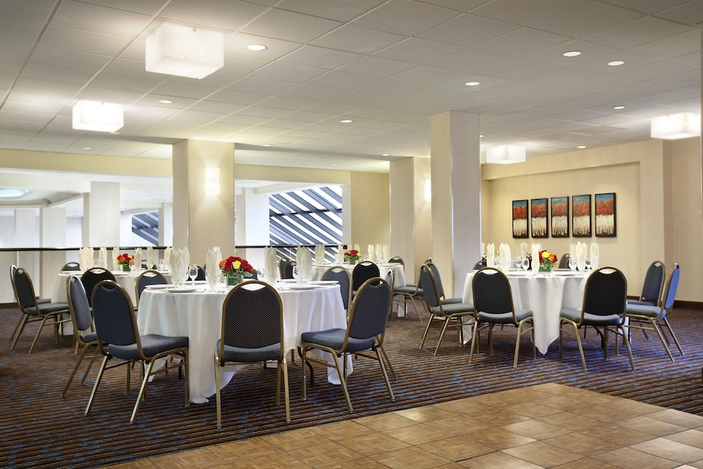 Embassy Suites by Hilton Santa Clara Silicon Valley - photo 71