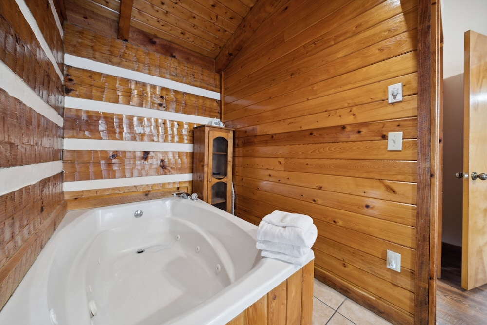 A Lover's Paradise 1 Bedroom Cabin Heavenly Views Resort - photo 11
