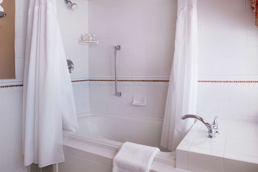 Hampton Inn Lexington Historic District - photo 48