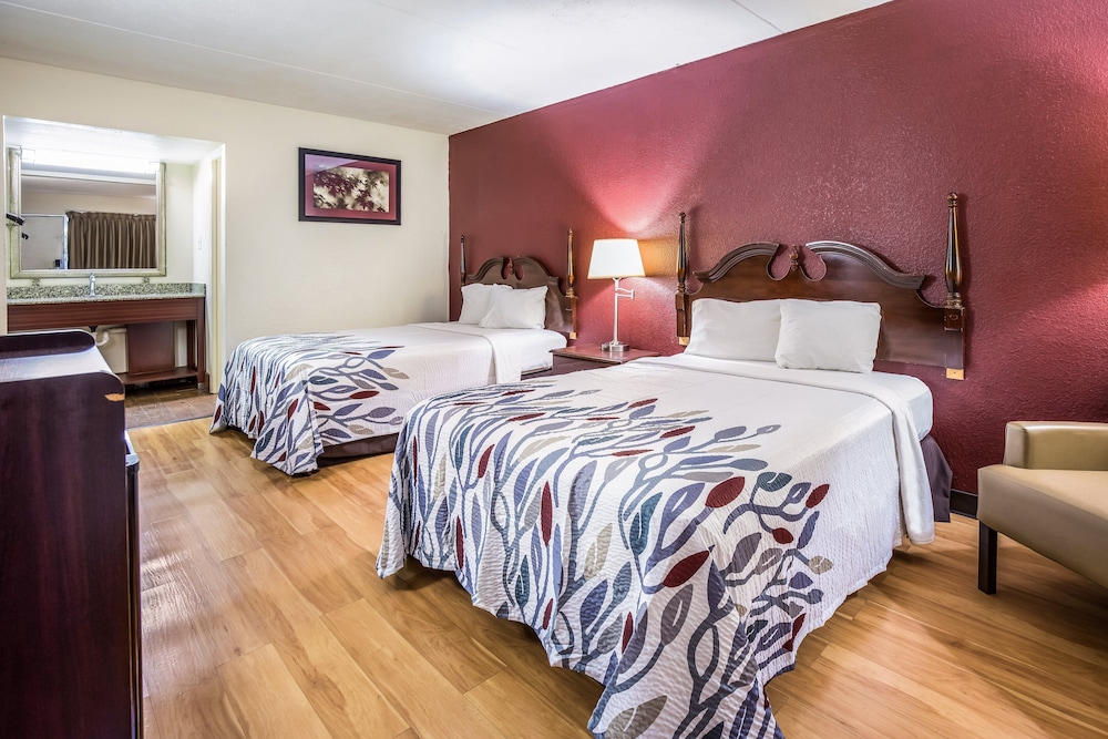 Red Roof Inn Caryville - photo 12