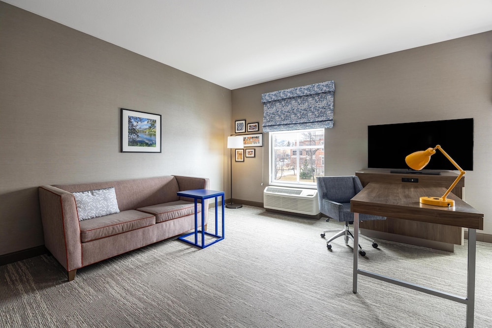 Hampton Inn & Suites Logan - photo 30