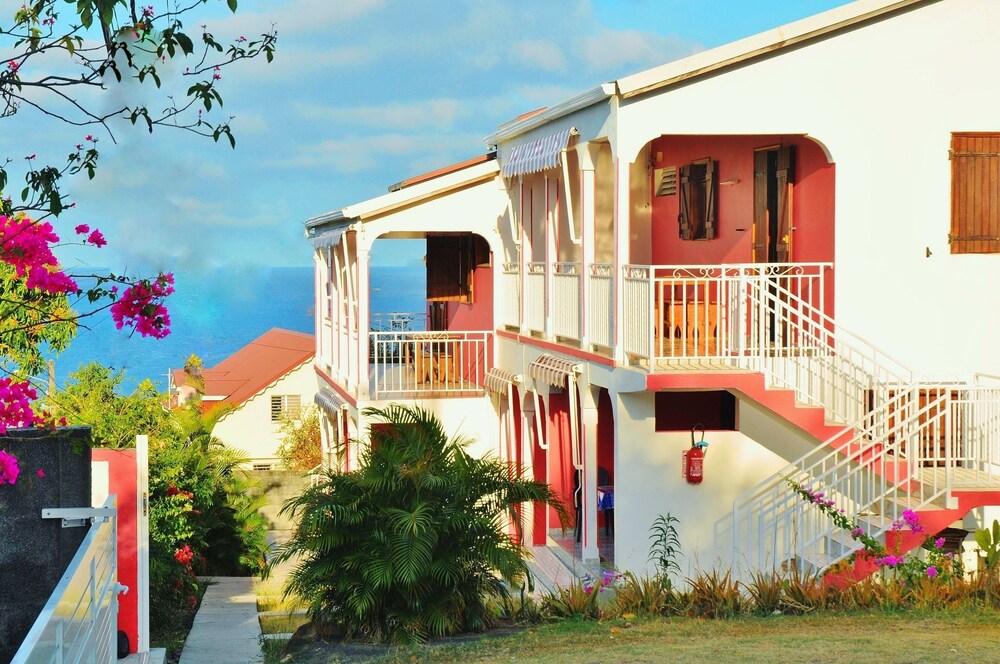 Maison charmante Deshaie Vue — 4-Star Luxury Hotel in Les Abymes, Guadeloupe