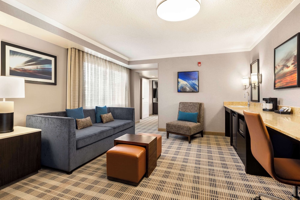 Embassy Suites by Hilton Kansas City Overland Park - photo 21