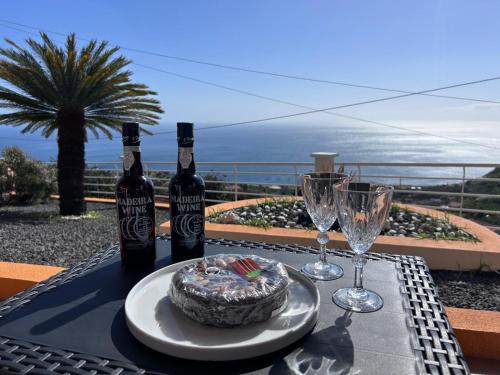 Vila Mendes Ocean View — 4-Star Luxury Hotel in Arco Da Calheta, Portugal
