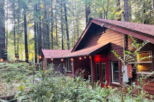 The Groves at Redway Beach Craftsman — 4-Star Luxury Hotel in Redway, United States
