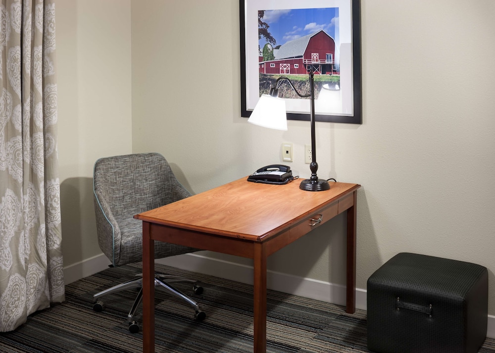 Hampton Inn & Suites Davenport - photo 17