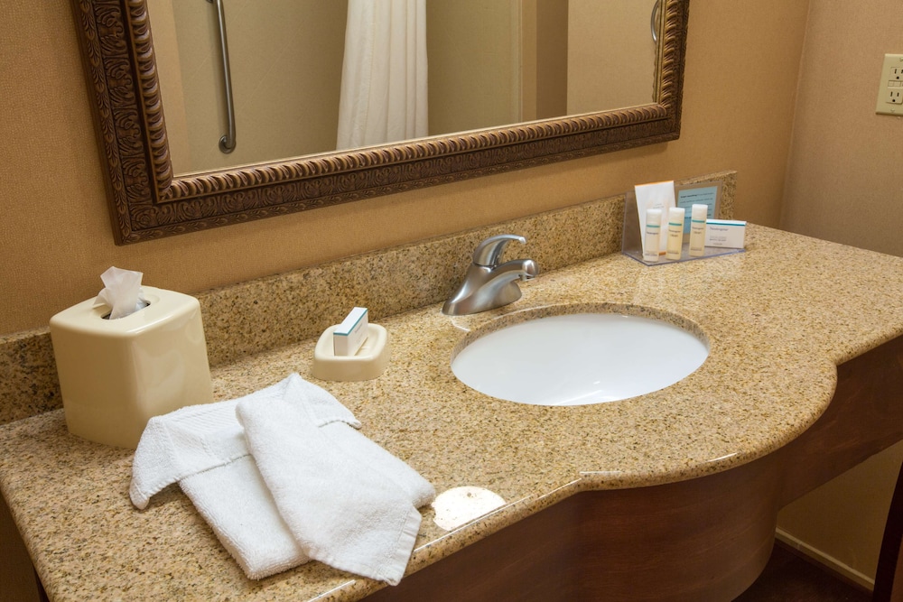 Hampton Inn Goshen - photo 17