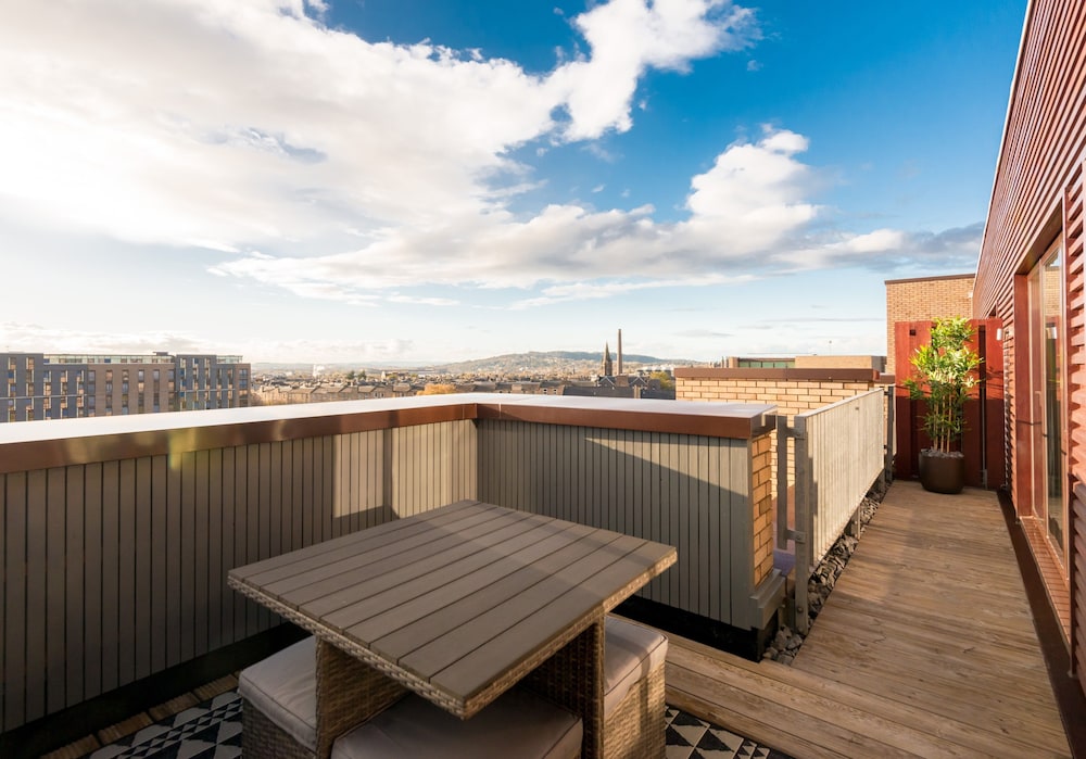 Silver Lining Penthouse with parking — 4-Star Luxury Hotel in Edinburgh, United Kingdom