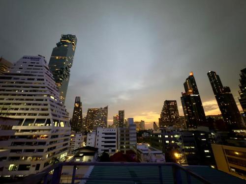 Cozy studio for 3 guests in the heart of Silom 3B