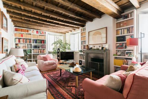 Farnese Charming Apartment — 4-Star Luxury Hotel in Rome, Italy