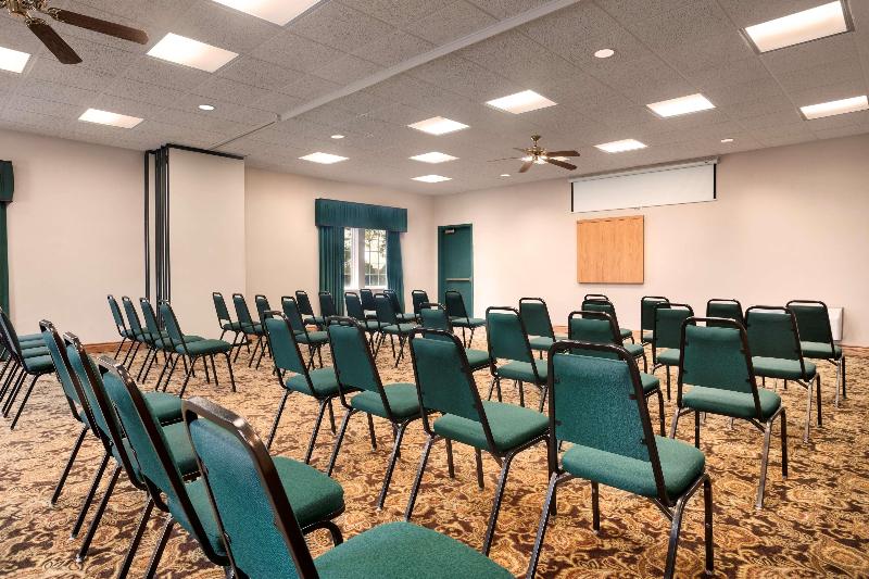 Portage Inn & Suites Kalamazoo - photo 26