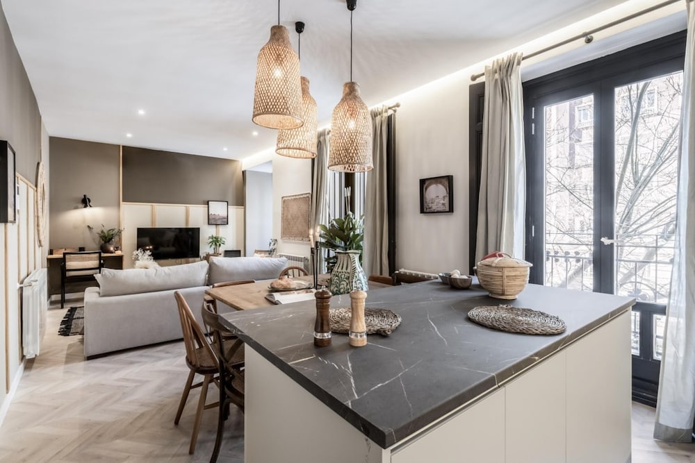 Ojen 4 Bedrooms in Trafalgar Madrid