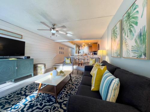 Seaside Beach House 102 — 4-Star Luxury Hotel in Holmes Beach, United States