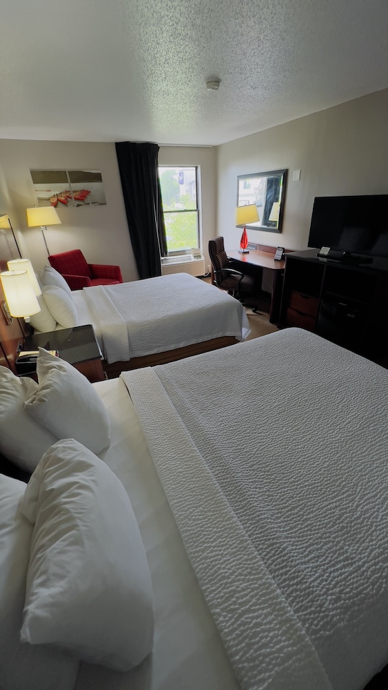 Days Inn by Wyndham Great Lakes Naval Base - photo 7