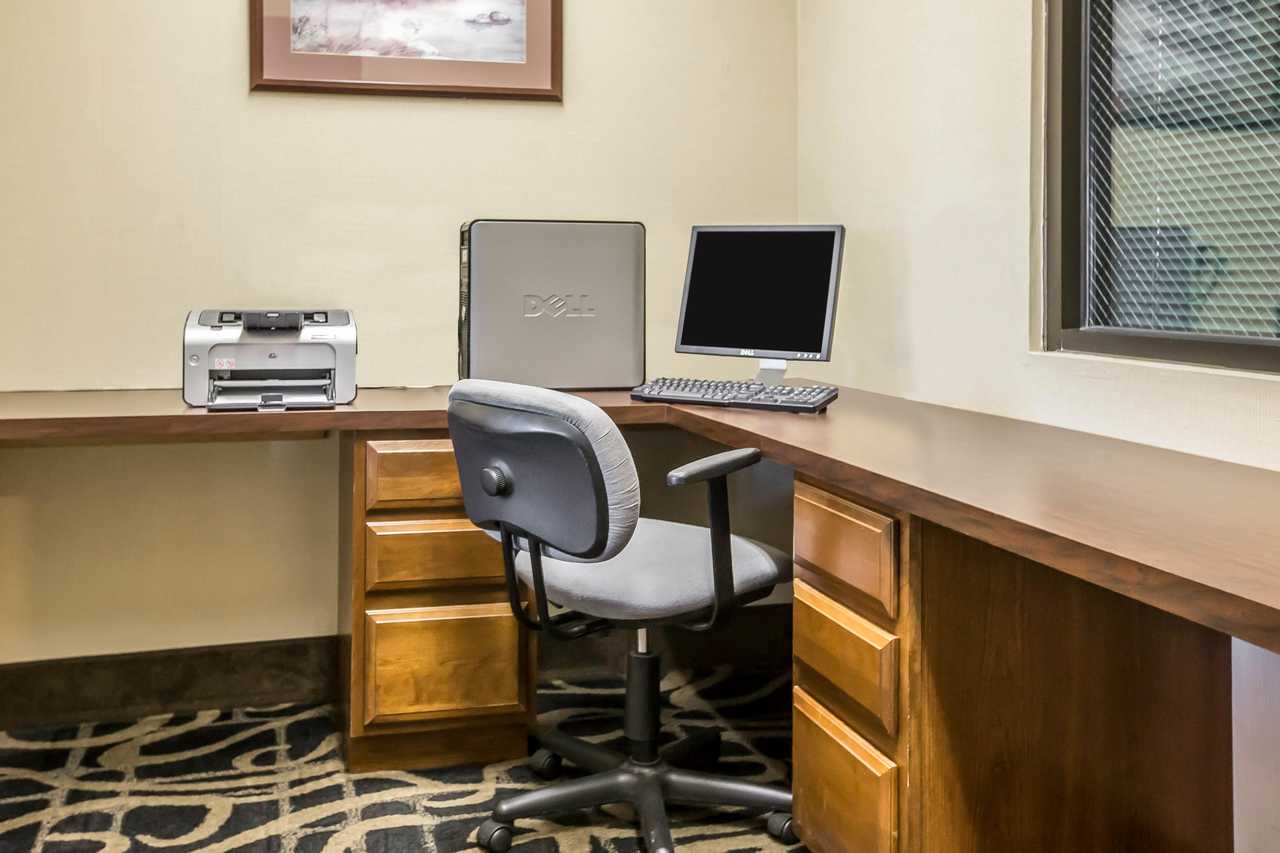 Quality Inn & Suites Mendota near I 39 - photo 24