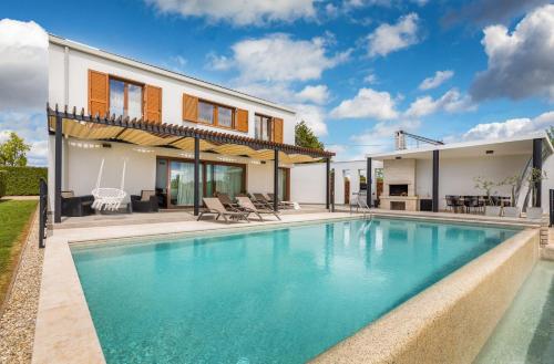 Villa Terra Gialla — 4-Star Luxury Hotel in Sveti Petar U Sumi, Croatia