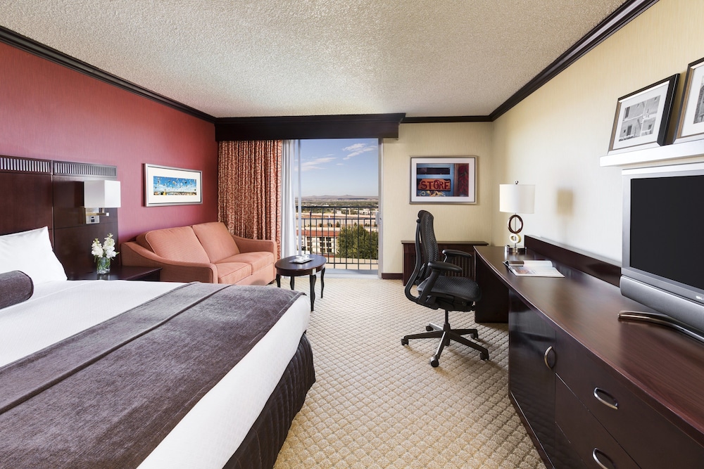 Crowne Plaza Albuquerque by IHG - photo 10