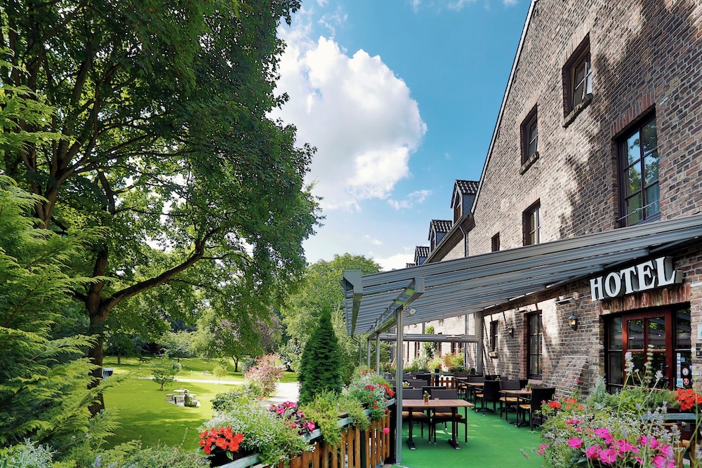 Landhaus Danielshof — 4-Star Luxury Hotel in Bedburg, Germany