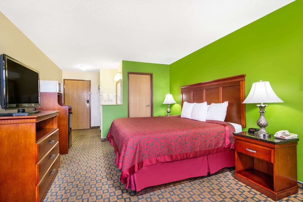 Days Inn & Suites by Wyndham Wichita - photo 7