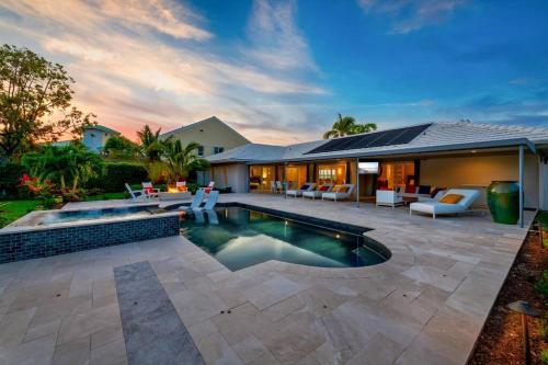 Intercostal Front Singer Island Pool Home — 4-Star Luxury Hotel in West Palm Beach, United States