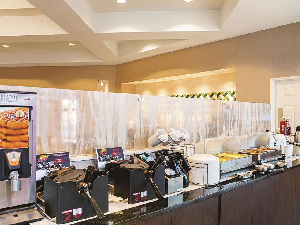 La Quinta Inn & Suites by Wyndham Phoenix Chandler - photo 45