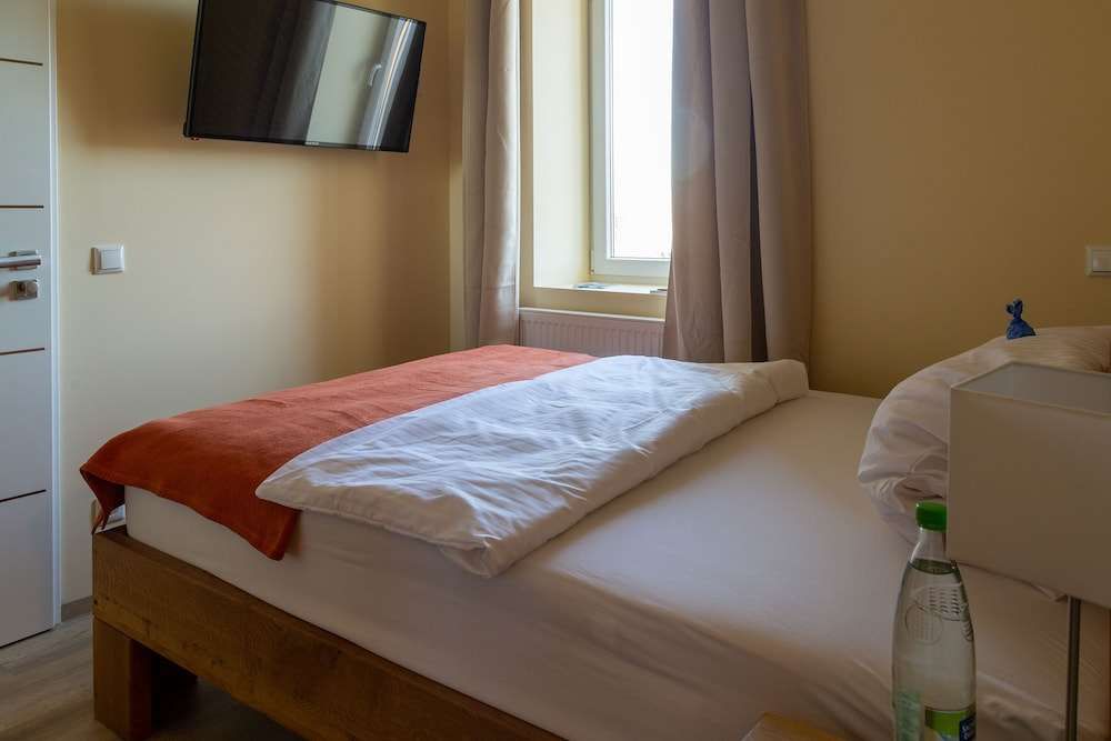 Gästezimmer in der DK Glasbläserei 3.0 star property — hotel in Wurzbach