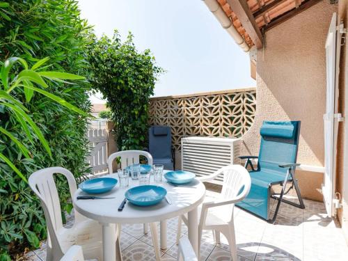 Pavillon Studio Mezzanine Climatisé Proche Plage avec Parking FR 1 409A 37 in Gruissan, France