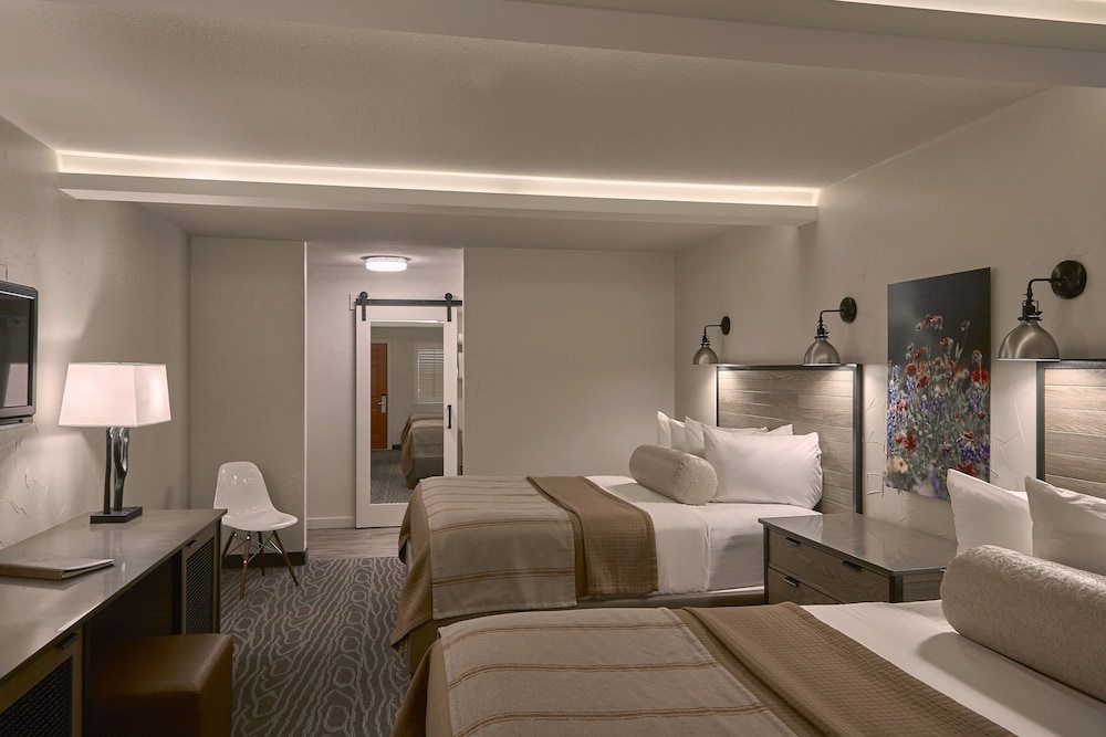 Fredericksburg Inn & Suites - photo 13