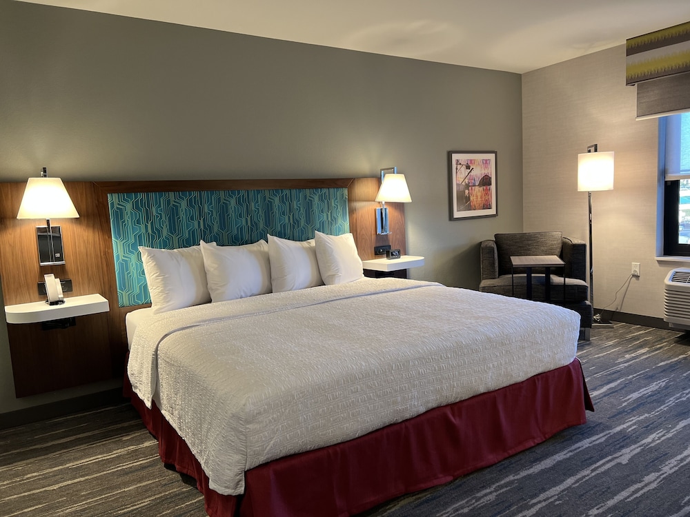 Hampton Inn & Suites by Hilton Marina - photo 11