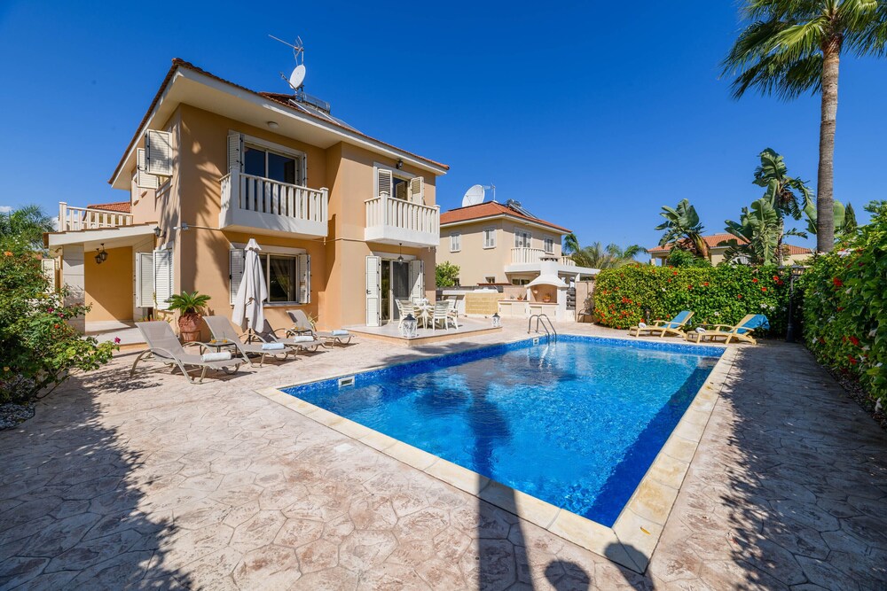 Nefeli Gardens Villa