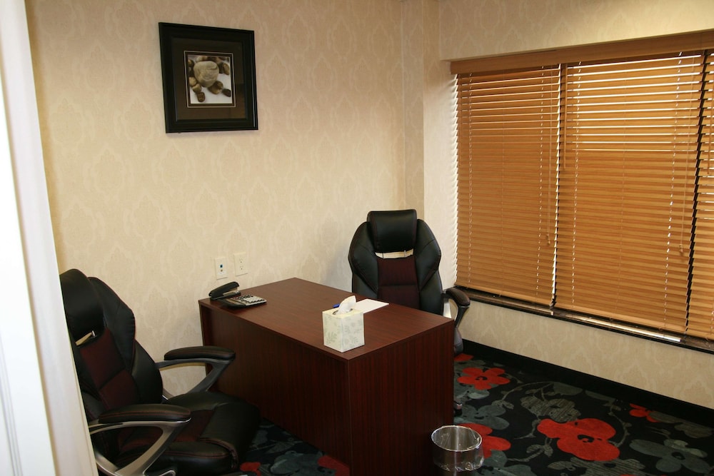 Hampton Inn Jericho Westbury - photo 81