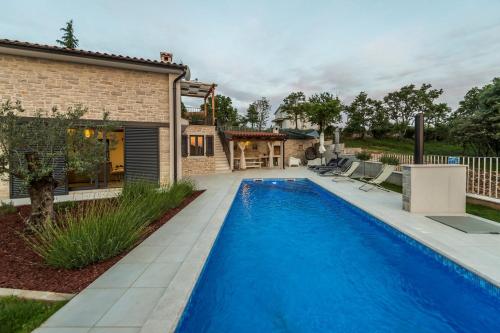 Modern Villa Sol Anima with Private Pool — 4-Star Luxury Hotel in Tinjan, Croatia
