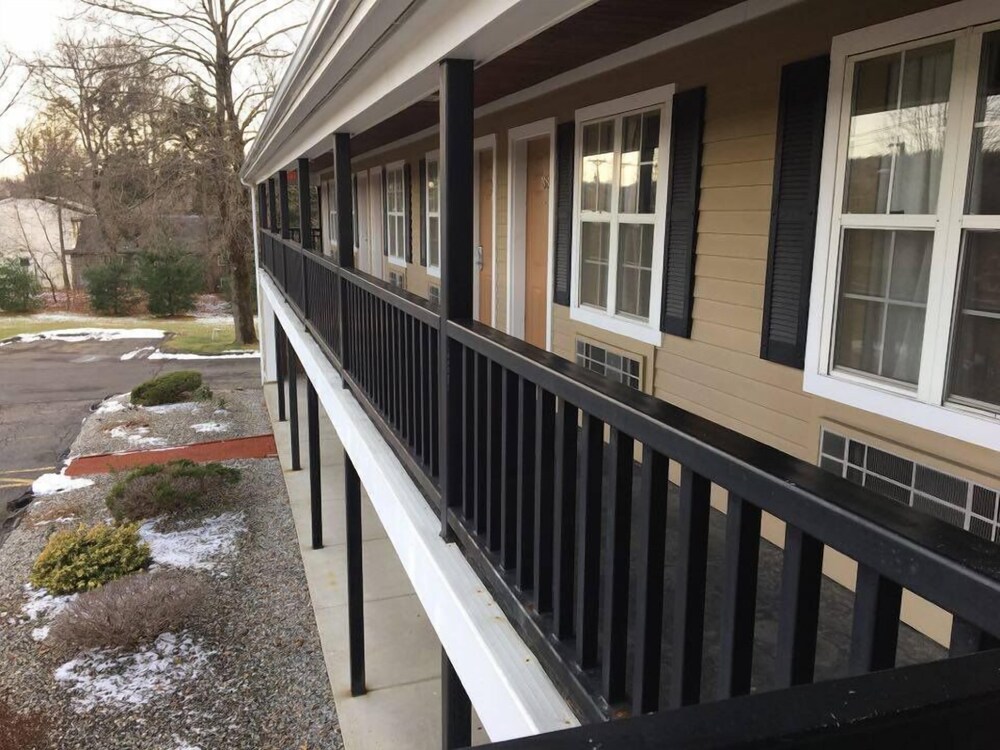 Newbury Inn — Brookfield — photo 4