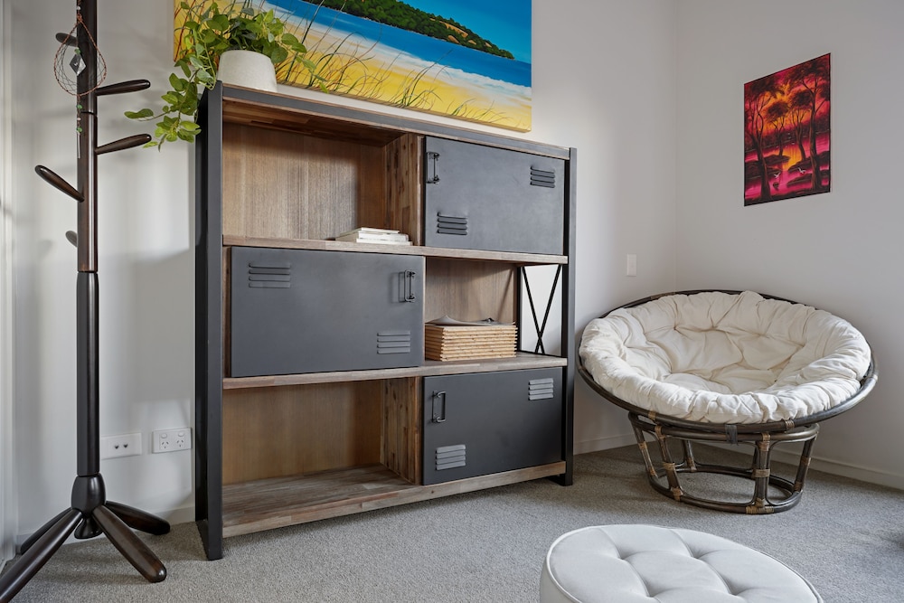 Fab Apartment with Garden by Furnished Rentals — 4-Star Luxury Hotel in Auckland, New Zealand