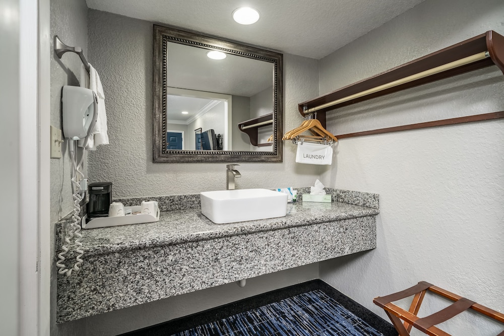 GatorTown Inn - photo 18