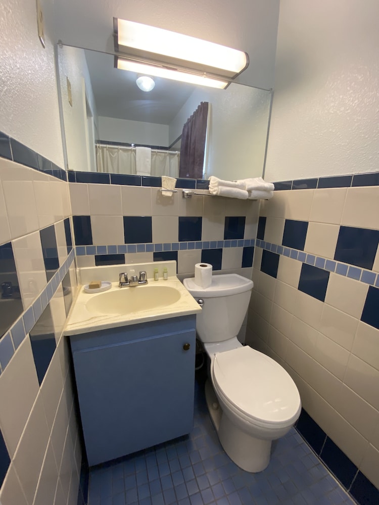 Regency Inn Comanche - photo 29