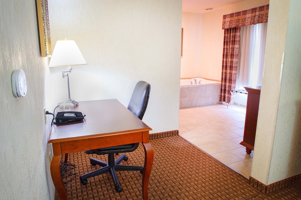 Holiday Inn Express & Suites Center by IHG - photo 26