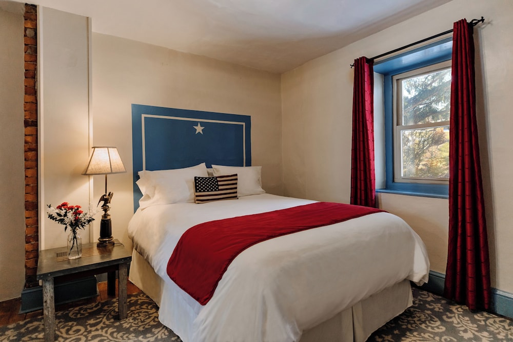 Galvanized America Inn & Art Gallery — 4-Star Luxury Hotel in Doylestown, United States